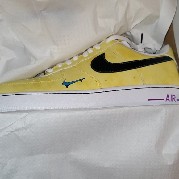 Nike Air Force 1's Peace, & Love. 10.5 deadstock - Picture 2 of 5